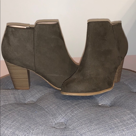 Old Navy Shoes - Army Green Booties